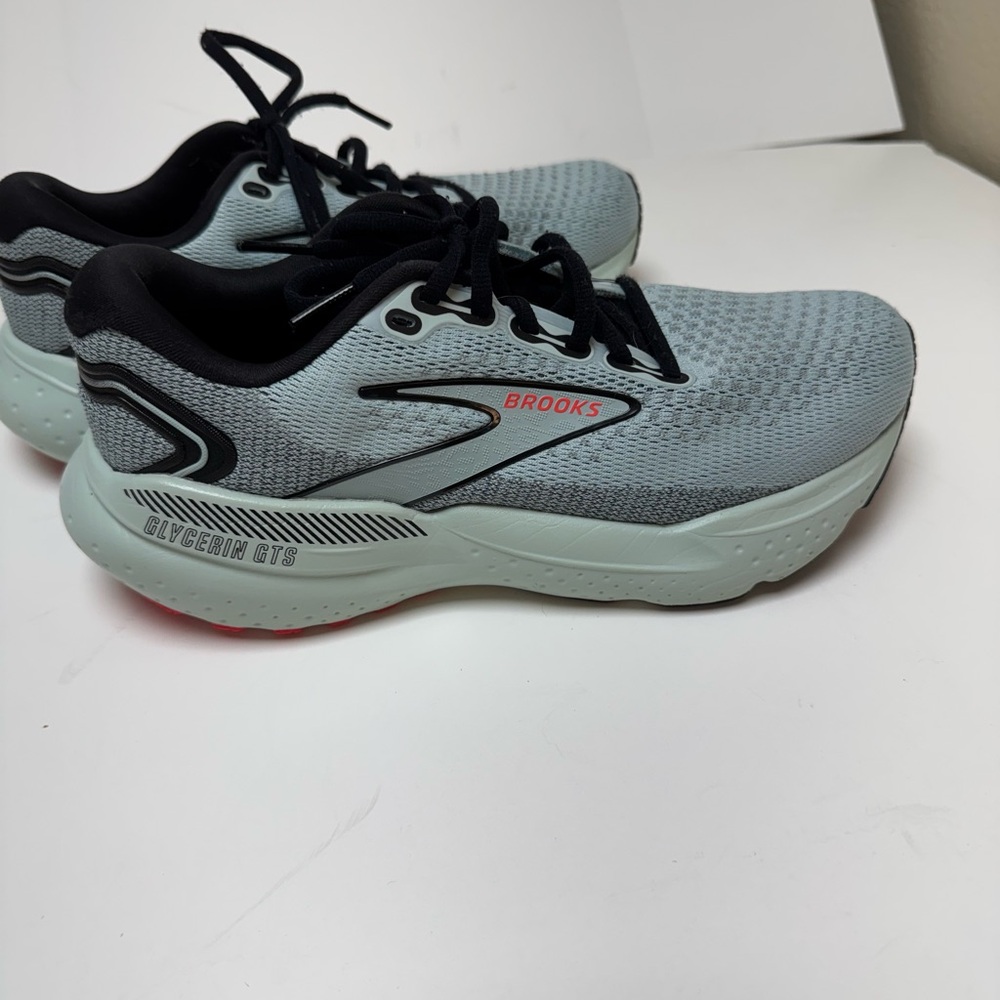 Brooks Blue and Black Athletic Shoes with Breathable Mesh and Cushioned Midsole